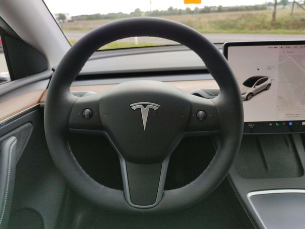 Tesla Model Y Long Range AWD 378 kW image number 13