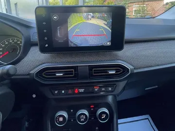 Car image 25