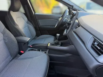 Car image 25