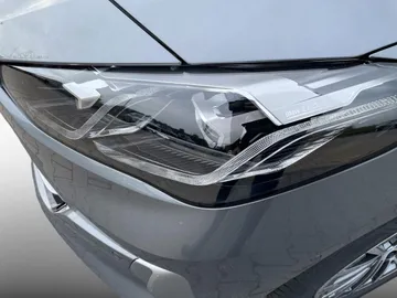 Car image 28