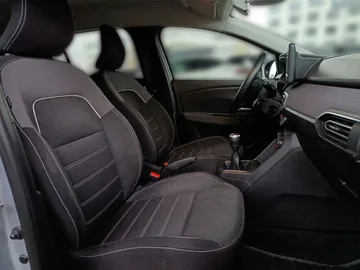 Car image 23