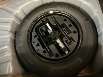 Car image 27