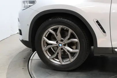 Car image 26