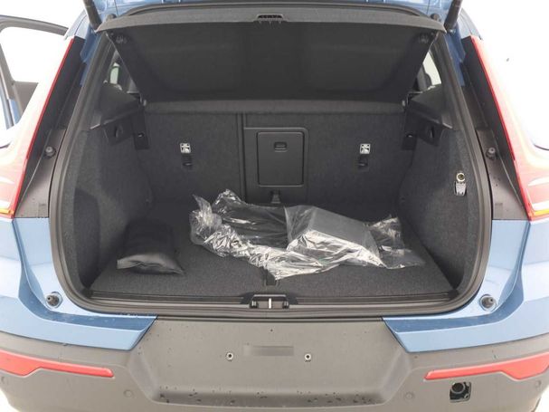 Volvo XC40 B4 Plus Dark DKG 145 kW image number 7