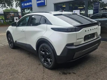 Car image 3