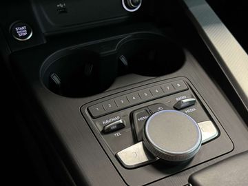 Car image 37