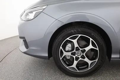 Car image 32