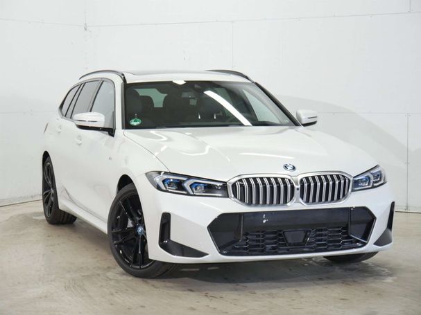 BMW 330e Touring M 215 kW image number 2