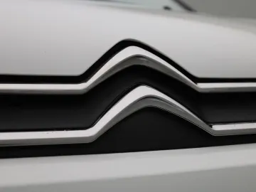 Car image 37