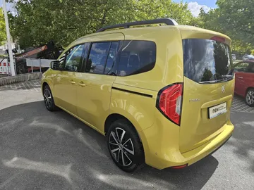 Car image 27
