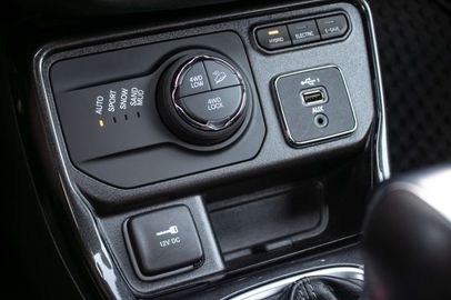 Car image 25