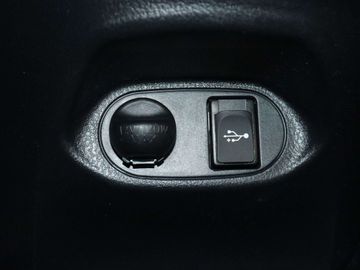 Car image 35