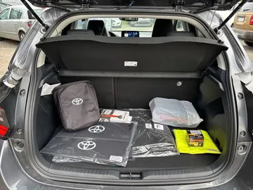 Car image 19