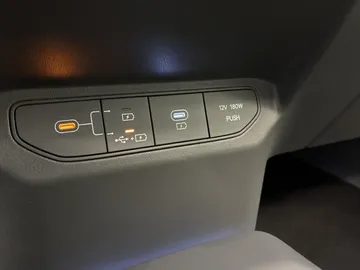 Car image 32