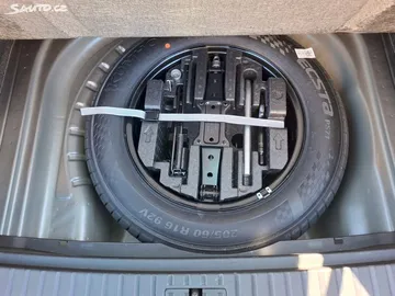 Car image 27