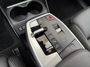 Car image 29
