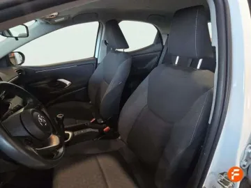 Car image 24