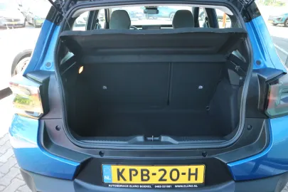 Car image 32