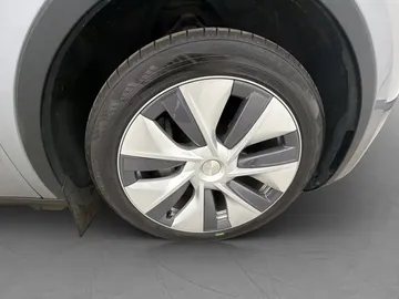 Car image 34