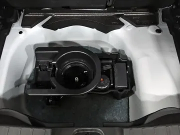 Car image 36