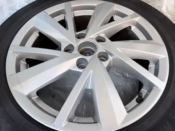 Car image 28