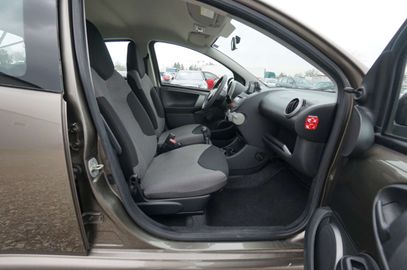 Car image 21