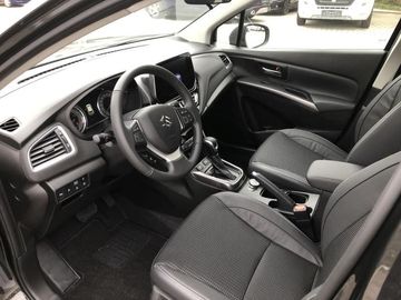 Car image 12