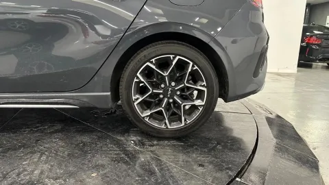 Car image 23