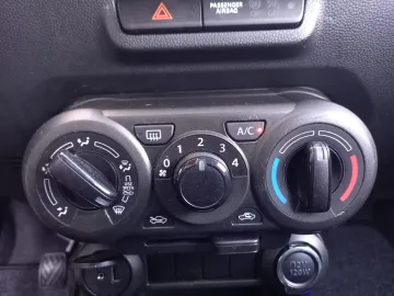 Car image 40