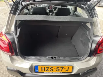 Car image 30