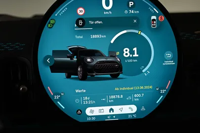 Car image 30