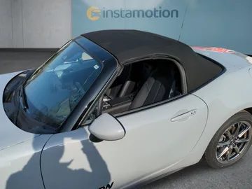 Car image 25