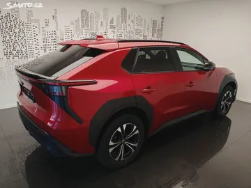 Car image 4