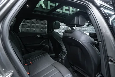 Car image 28