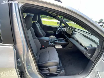 Car image 32