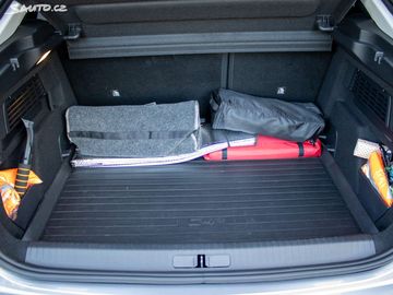Car image 28