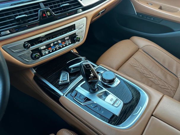 BMW 750 xDrive 390 kW image number 17