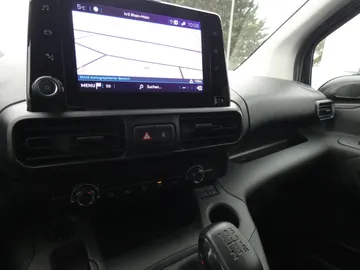 Car image 40