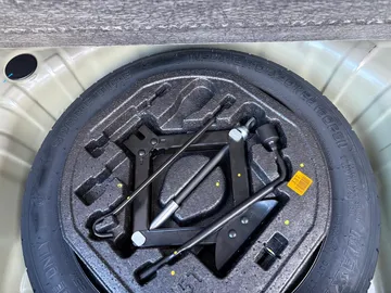 Car image 27