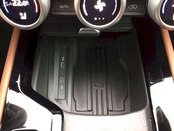 Car image 33