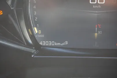 Car image 26