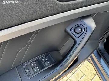 Car image 37