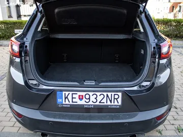 Car image 30