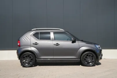 Car image 4