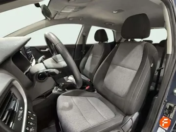 Car image 27