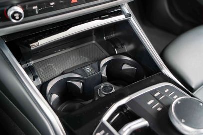 Car image 37