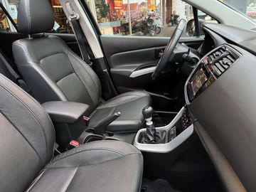 Car image 11