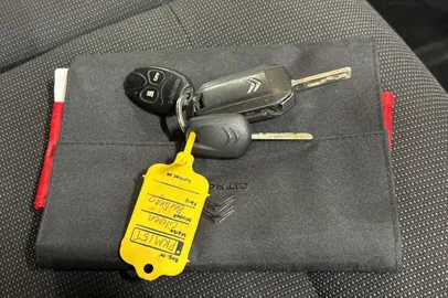 Car image 26