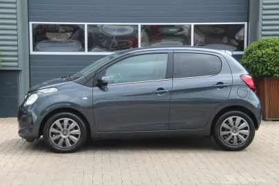 Car image 4