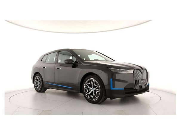 BMW iX xDrive40 240 kW image number 2